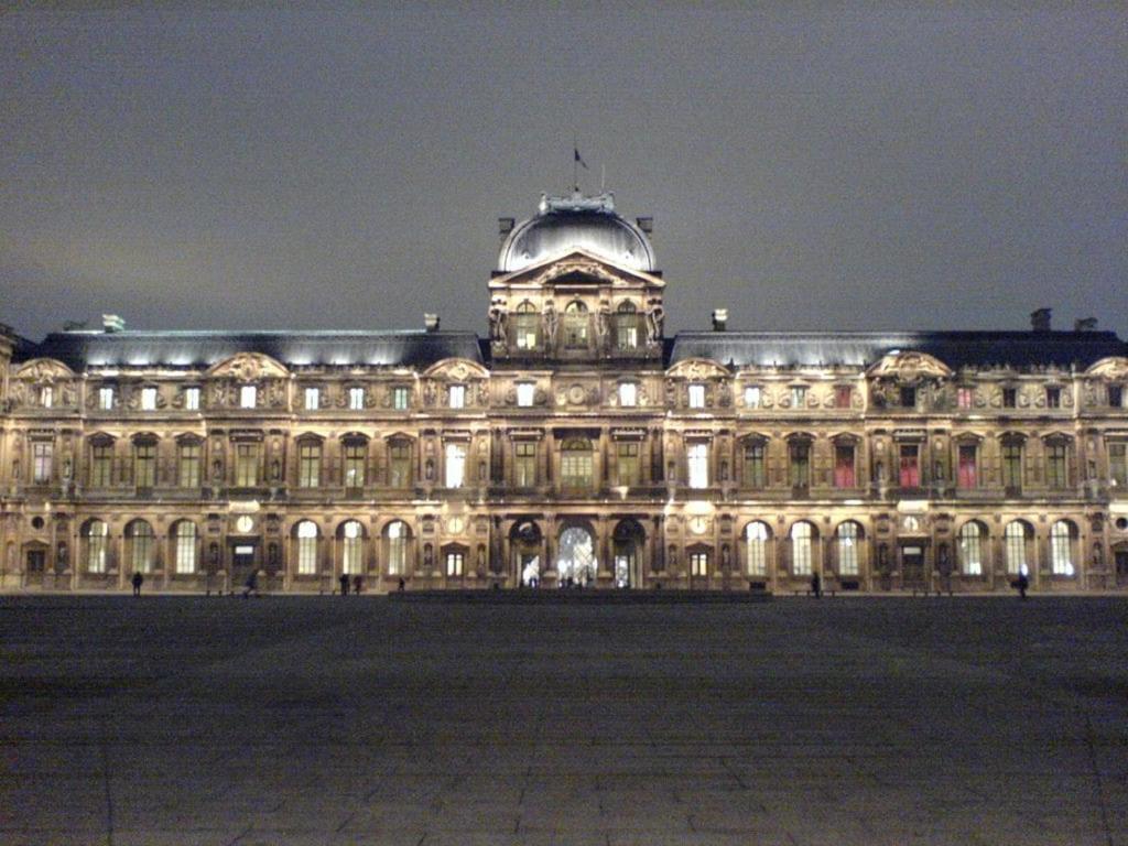 Appartement Lovely In Heart Of 10 Min Walk To Louvre Parijs
