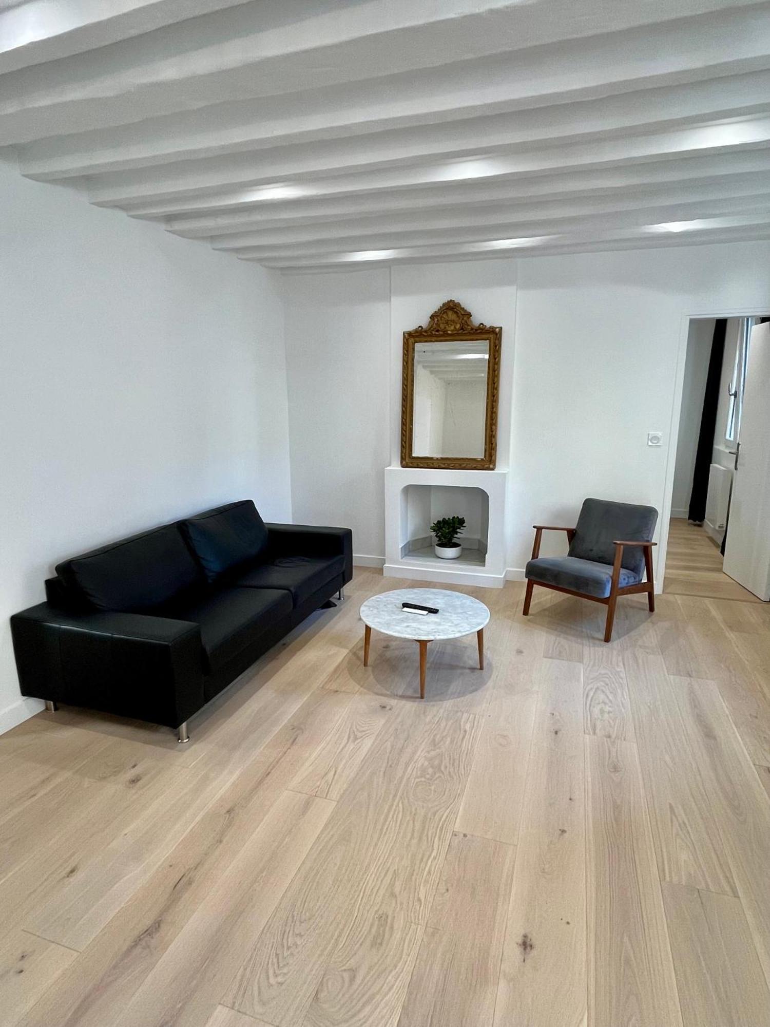 Appartement Lovely In Heart Of 10 Min Walk To Louvre Parijs